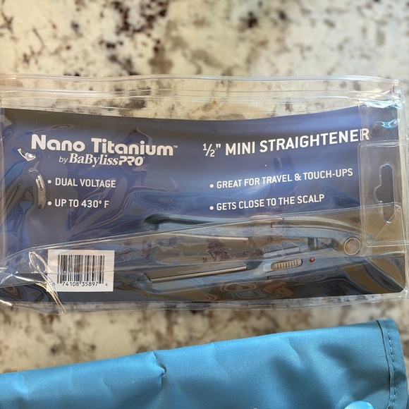 BaByliss Nano Titanium 1/2" Mini Straightener - Picture 3 of 6